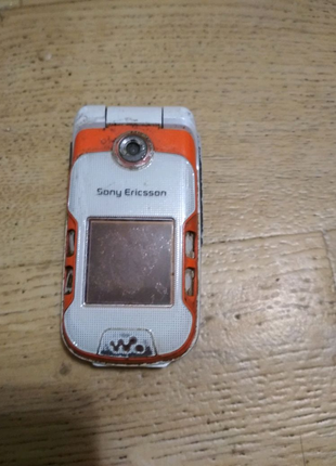 Телефон Sony Ericsson W710i