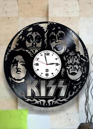 "kiss" - настенные часы из виниловых пластинок. уникальный под...