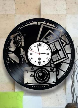"фотограф" - настенные часы из виниловых пластинок. уникальный...