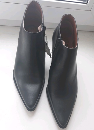 Кожаные ботинки на каблуке демисезонные Jandala р.38 Франция