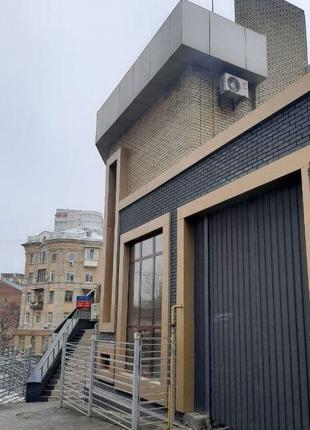 Продам отдельностоящее здание в трех уровнях в центре Харькова