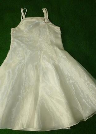 Платье белое на 4-5 лет