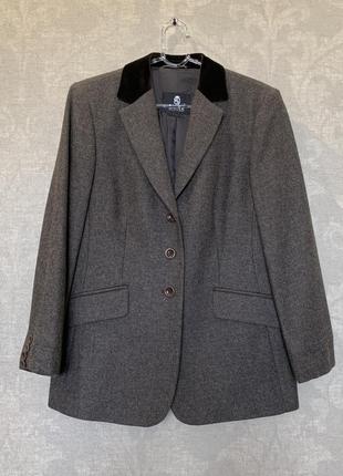 Шерстяной пиджак бренда bauer. размер м-l, евро 40.