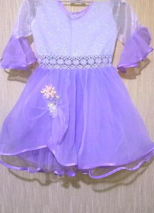 Изумительное платье  маленькой принцессе 4-5 лет