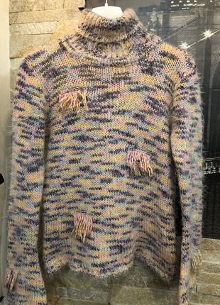 Красивый теплый вязаный свитер
