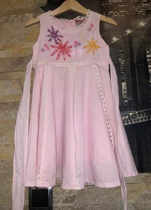 Красивое розовое  детское платье