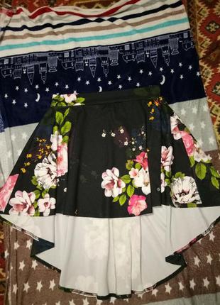 Стильная юбка со шлейфом,удлинённая сзади,цветочный принт
