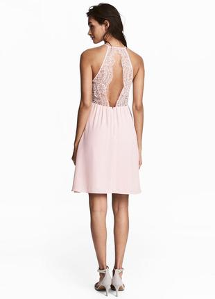 Нежное кружевное платье с декольте розовая пудра от h&m