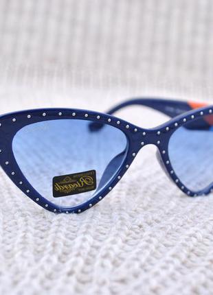 Стильные красивые женские солнцезащитные очки