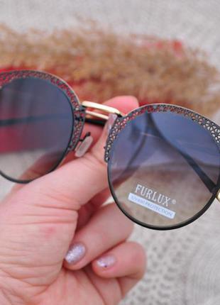 Красивые круглые солнцезащитные очки в оригинальной оправе furlux