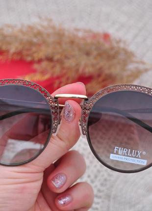 Красиві круглі сонцезахисні окуляри в оригінальній оправі furlux
