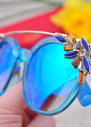 Красивые солнцезащитные  очки  в стиле jimmy choo с камнями