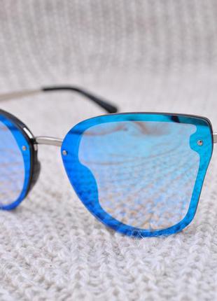 Красивые солнцезащитные очки gian marco venturi gm543