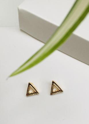 Золотисті сережки трикутники