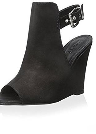 Босоножки ботильоны schutz women's kila wedge