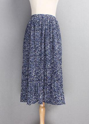 Гофрированная юбка с белым, синим и черным цветом