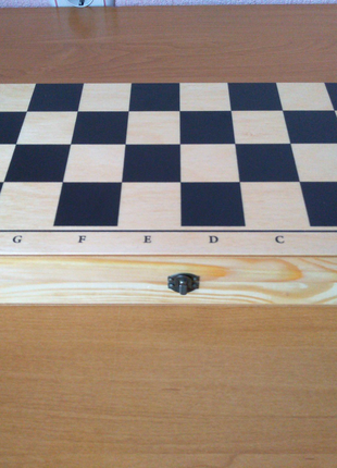 Шахово-шашкова деревяна дошка