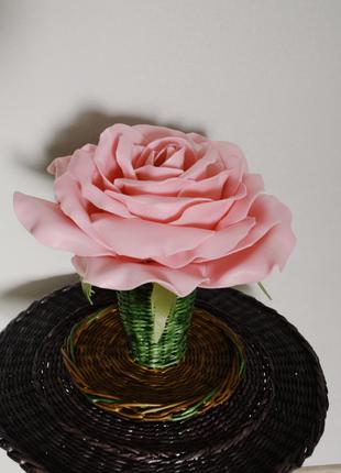 Декоративная роза на подставке