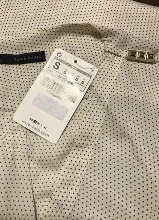 Очень красивая и стильная брендовая блузка в мелкий горошек.