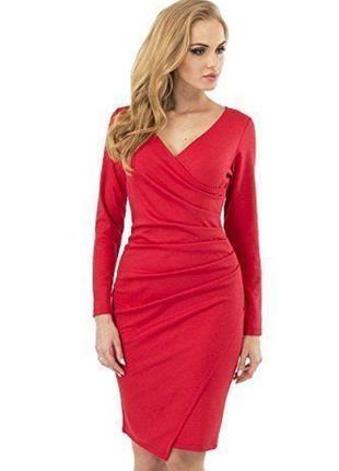 Красное платье с длинным рукавом на запах