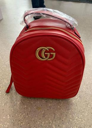 Модный рюкзак новый красный , стильный