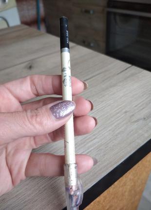 Черный карандаш для глаз с точилкой