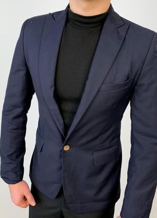 Мужской пиджак модный приталенный темно синий