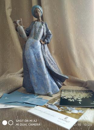 Фарфоровая статуэтка девушки с кувшином "ВОДЫ ОАЗИСА" 40 X 26СМ