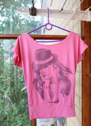 Жіноча рожева футболка з принтом дівчина вільного крою оверсайз