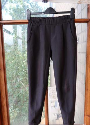 Женские черные штаны выше щиколотки классические / черные бриджи