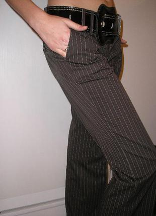 Стильные полосатые брюки. новые. несколько модных луков за коп...