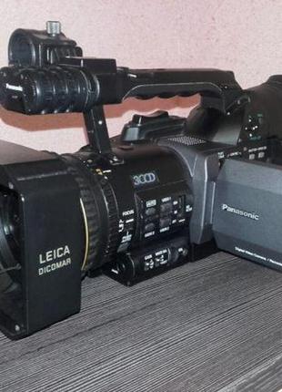 Професійна цифрова відеокамера,