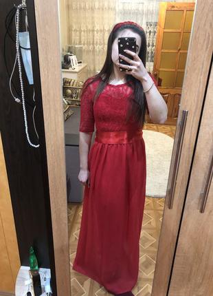 Длинное платье в пол красное