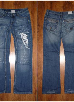 Стильные джинсы с вышивкой широкий фасон р.30 джинсовые брюки