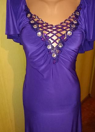 Красивое лиловое платье с шикарным ажурным бисерным декольте и...