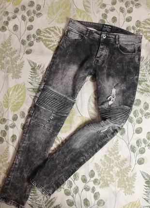 Фирменные джинсы с потертостям и дырами twisted soul