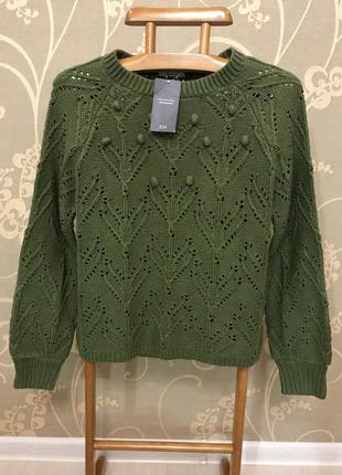 Очень красивый и стильный брендовый вязаный свитер оливкового ...