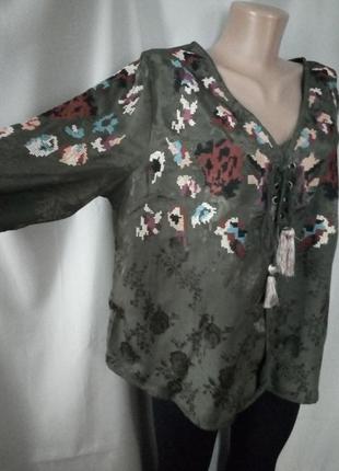 Стильная блуза хаки с яркой вышивкой крестиком  №4bp
