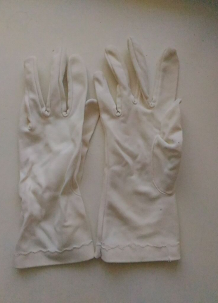 Жіночі: 
Білі рукавички