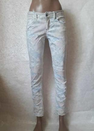 Фирменные h&m джинсы в нежный светлый цветочный принт, размер ...
