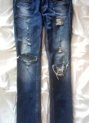 Рваные джинсы с плотной ткани