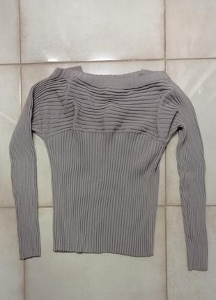 Серый свитер лапша