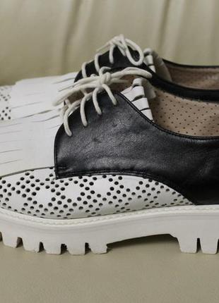 Італійські шкіряні туфлі з перфорацією pertini