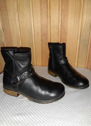 Чёрные кожаные ботиночки с пряжечками