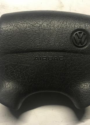 Подушка безопасности водителя (Airbag) VW Golf 3 Vento Passat