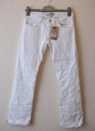 Белые мягкие джинсы с лёгким буткатом