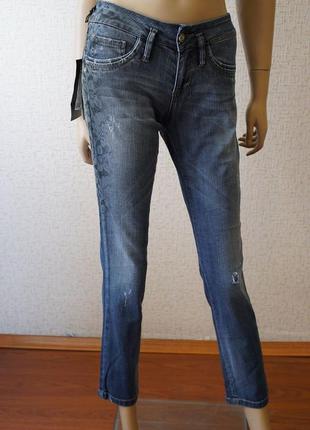 Укороченные джинсы стрижутmond denim (италия), синего цвета.