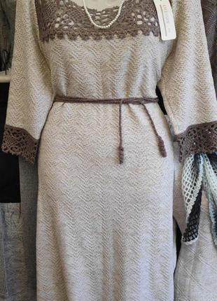 Вязаное льняное платье с отделкой ручной работы