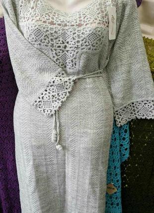 Платье вязаное серое с отделкой ручной работы ,р 58-60 .