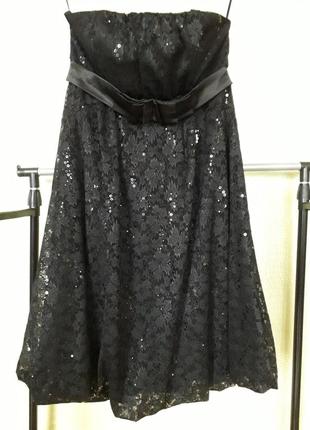 Нарядное платье из гипюра с пайетками
